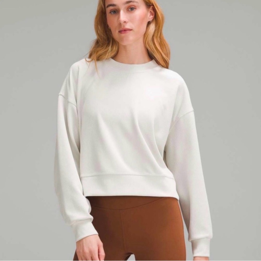 Lululemon creamoversized perfectly cropped crewneck sweatshirt size 4. Worn once